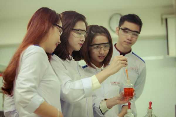 Sinh viên sẽ thường xuyên được thực hành trong phòng thí nghiệm